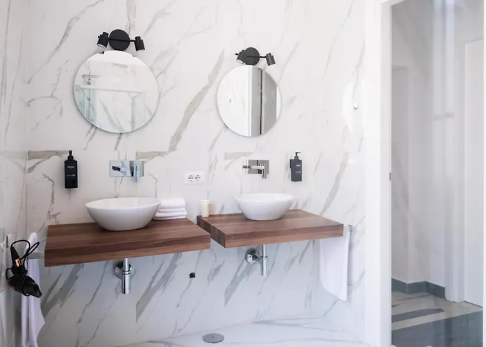 Πανσιόν Napoli Central Stay 3*