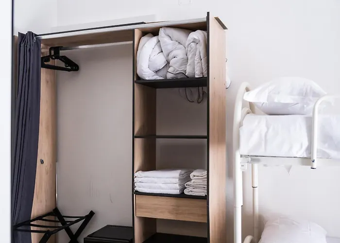 Napoli Central Stay Πανσιόν 3*